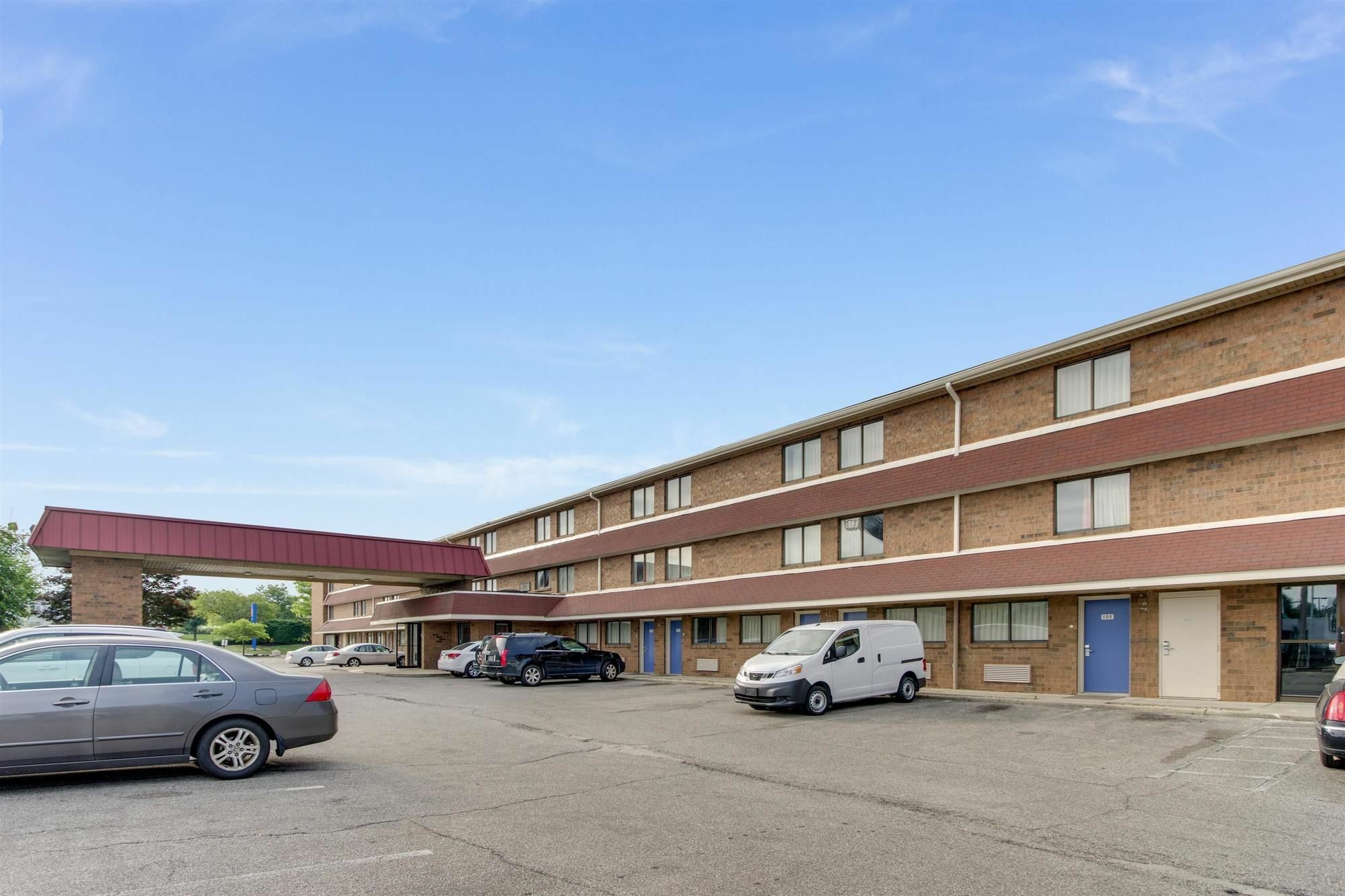 Red Roof Inn Plus+ Columbus - Worthington Exterior photo